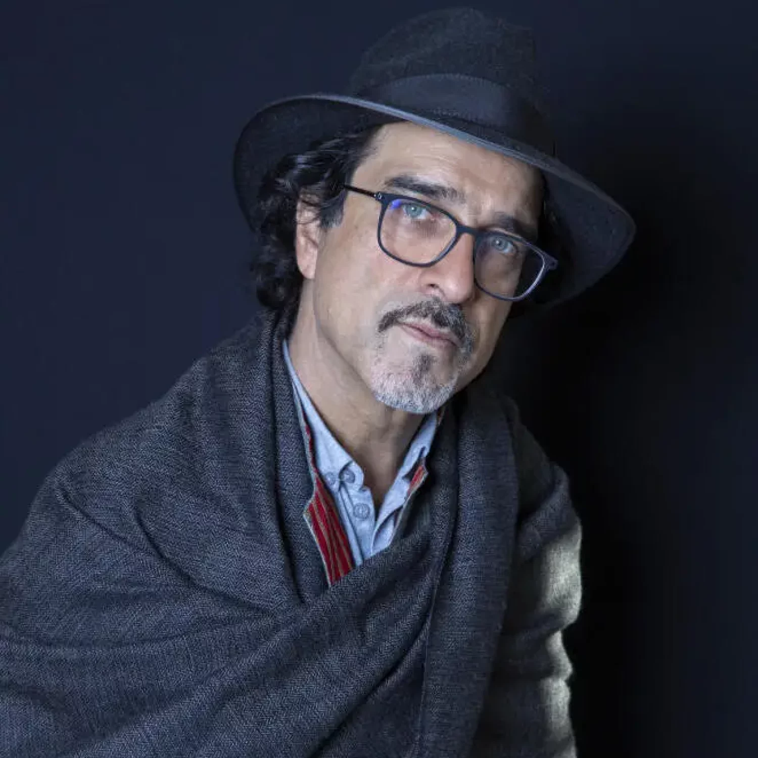 15a1868_BRWyJBXOkAg1gxrQXwupi8ju Portrait of Atiq Rahimi 13/12/2018 ©Helene Bamberger/Opale via Leemage
la reproduction sous forme de tirage de cette image est soumise a une demande prealable d'autorisation a l'agence Opale
_
La totalite du reportage est disponible en agence ou sur le site www.leemage.com